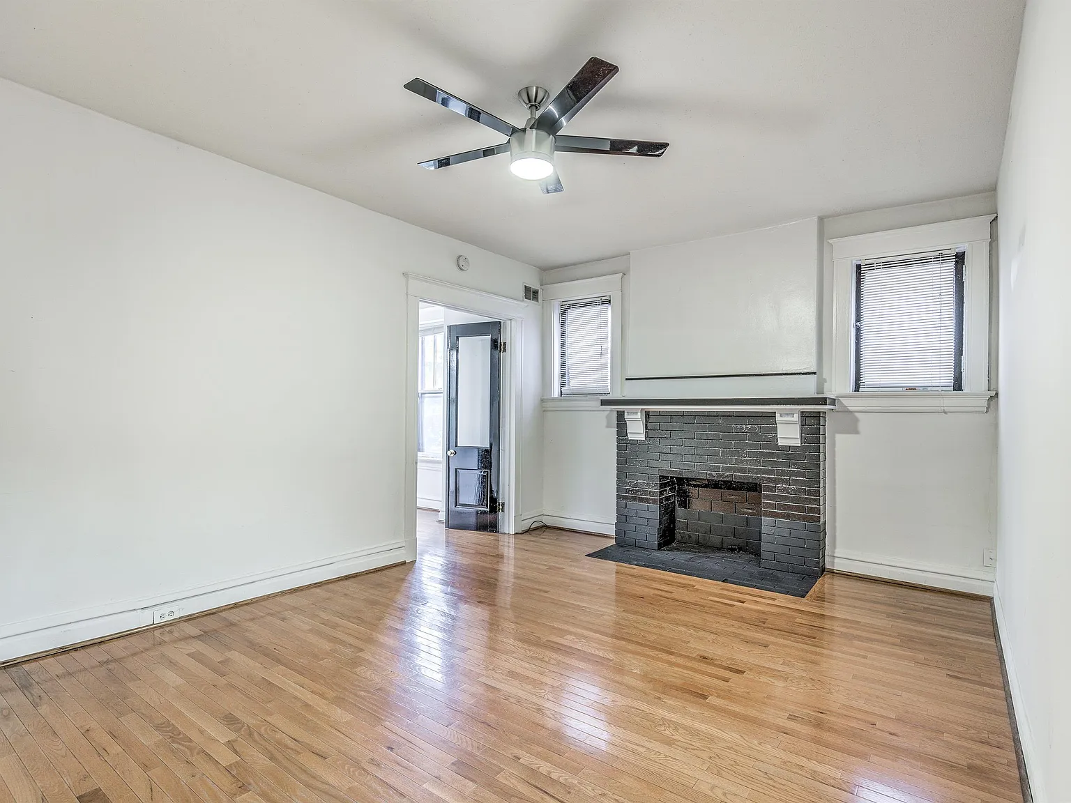 1722 Waverly Place — Photo 4