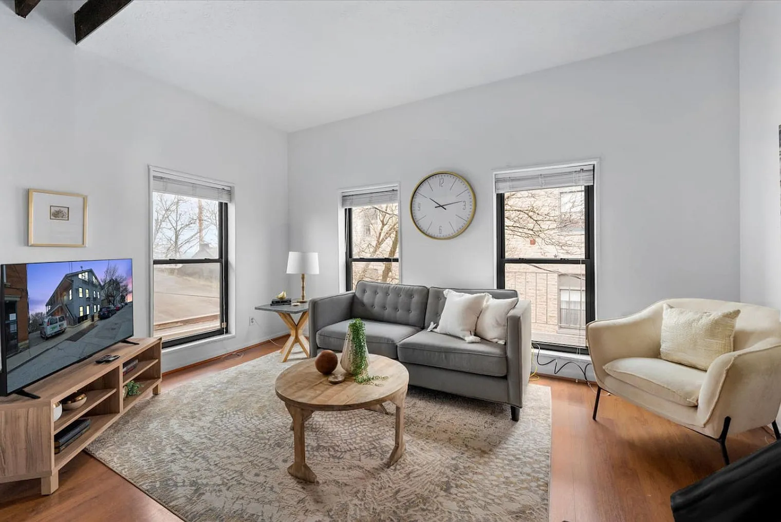 1 bed, 1.0 bath, 828 sqft, $2,395 — Photo 1