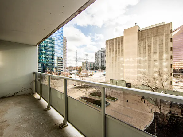 Yonge Apartments 5754