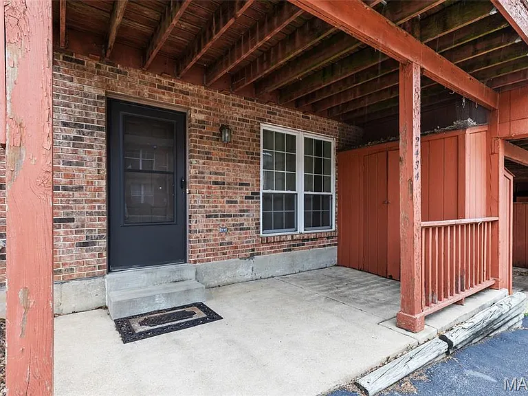 2434 Fowler Ave — Photo 1