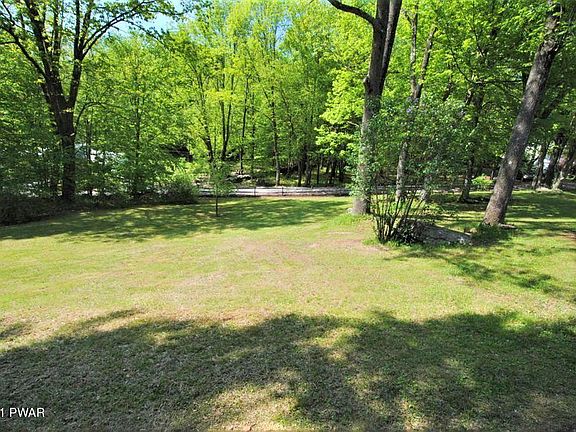 4th image of 389 Laurel Dr
