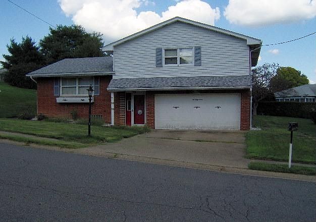 1st image of 253 E Parkway St