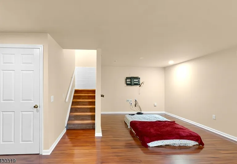 72 Albert Ct — Photo 41