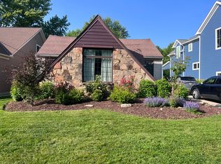 101 Hazelwood Dr, Chagrin Falls, OH 44022