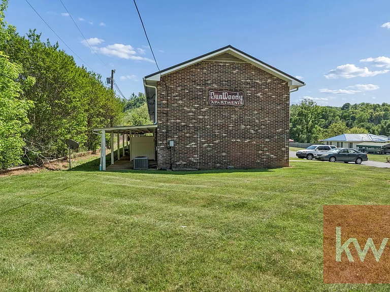 340 E Carters Valley Rd — Photo 28