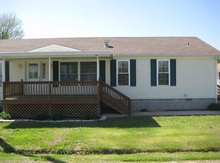95 N College St, Ewing, IL 62836