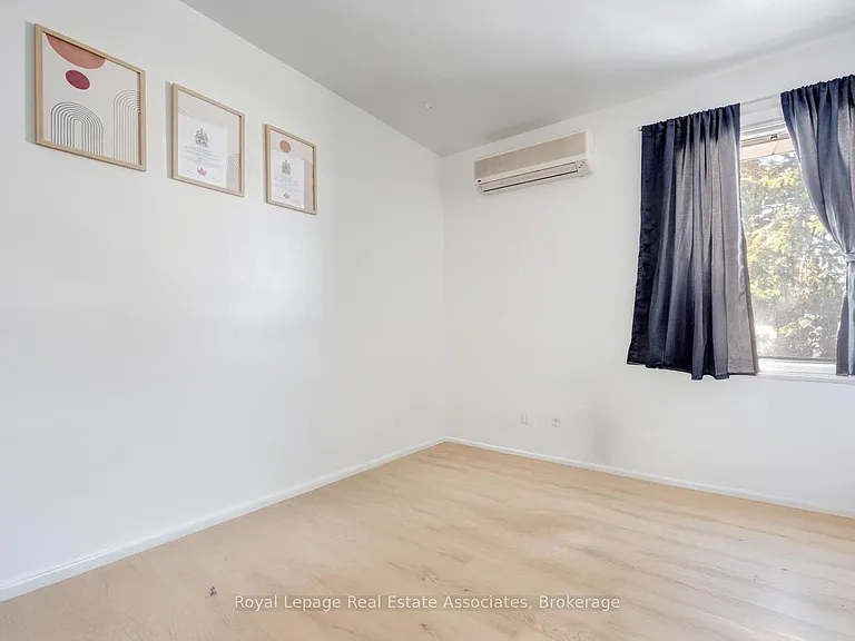 49 Bemersyde Dr #A — Photo 10