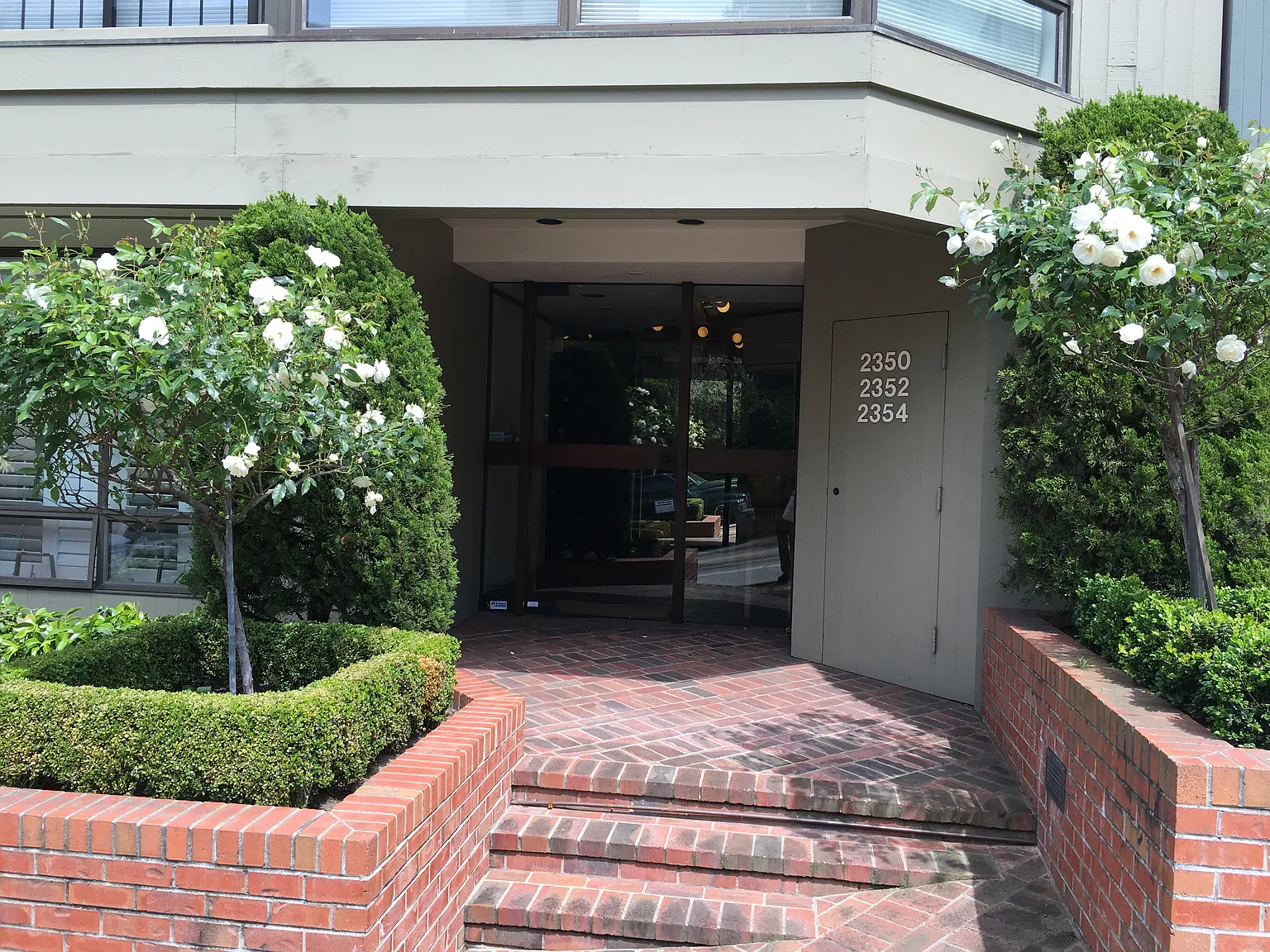 2350 Hyde St photo 1