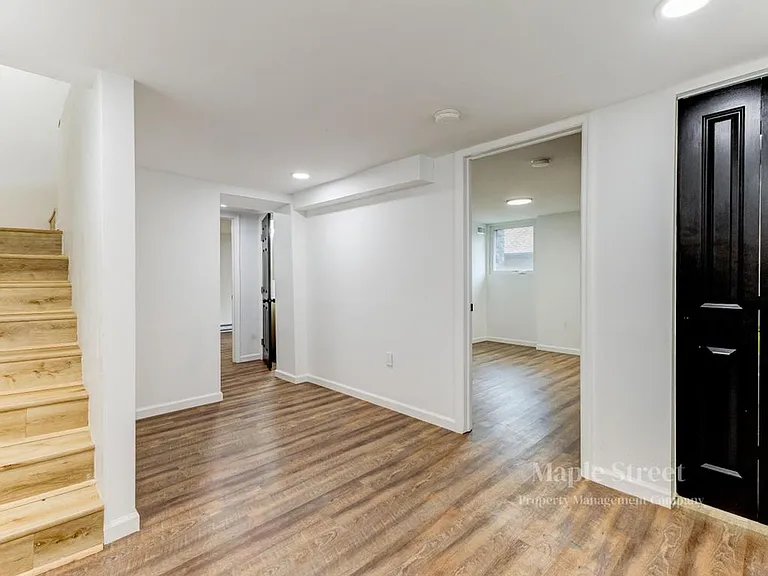 910 Main St — Photo 11