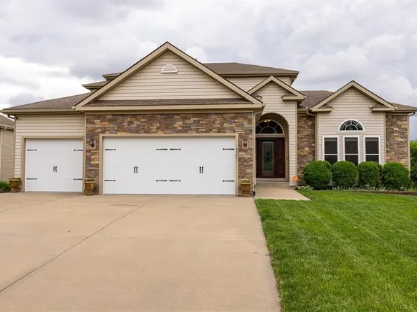 8823 NE 97th St, Kansas City, MO 64157