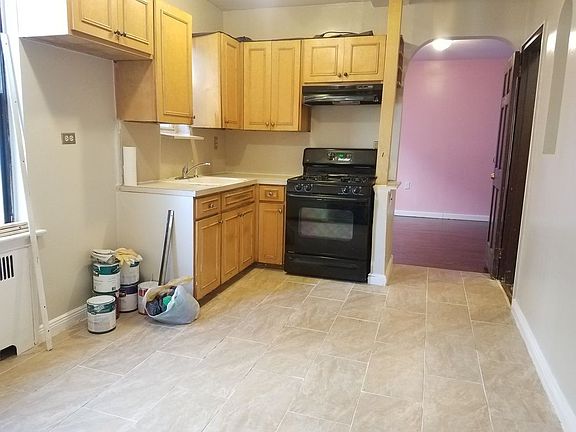 4th image of 547 E 5th St #1