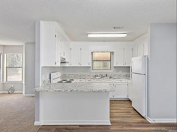 3rd image of 804 Old Newton Rd