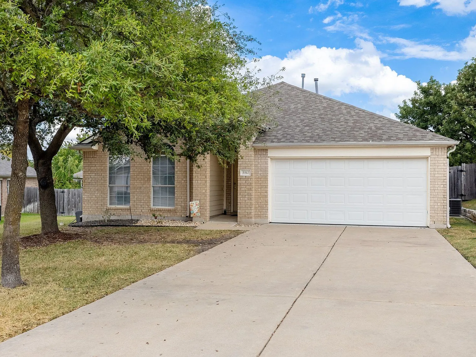 3 bed, 2.0 bath, 1756 sqft, $2,200 — Photo 3