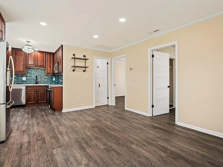 2112B Sanborn Dr — Photo 5