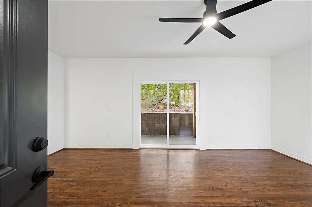 Building Photo - 405 4th St NE #8
