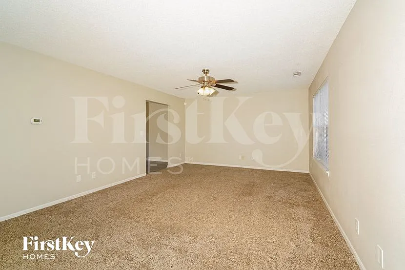 3 bed, 2.5 bath, 1568 sqft, $1,985 — Photo 3