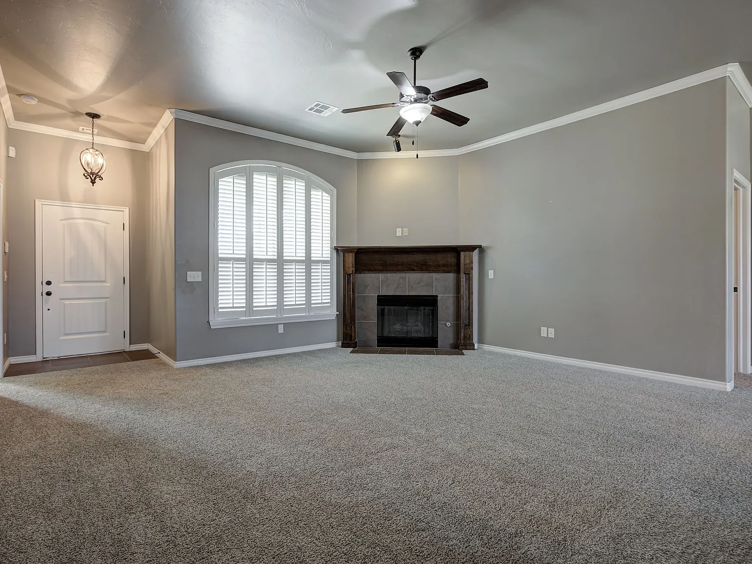 4 bed, 1907 sqft, $2,200 — Photo 4
