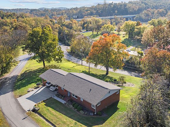 3rd image of 321 Island View Ln