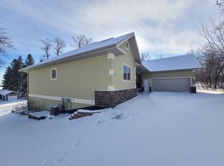 733 Minot Bch, Bottineau, ND 58318