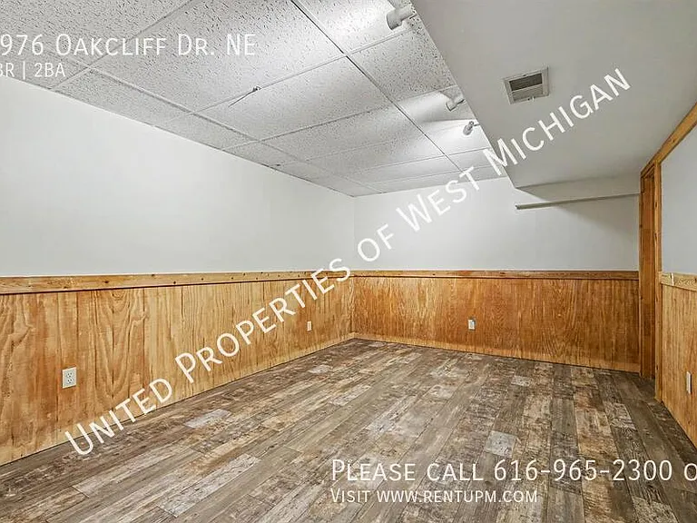 1976 Oakcliff Dr NE — Photo 11