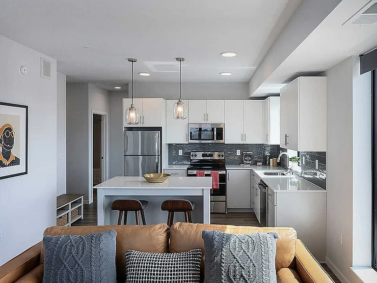 Everlake Apartments — Photo 7