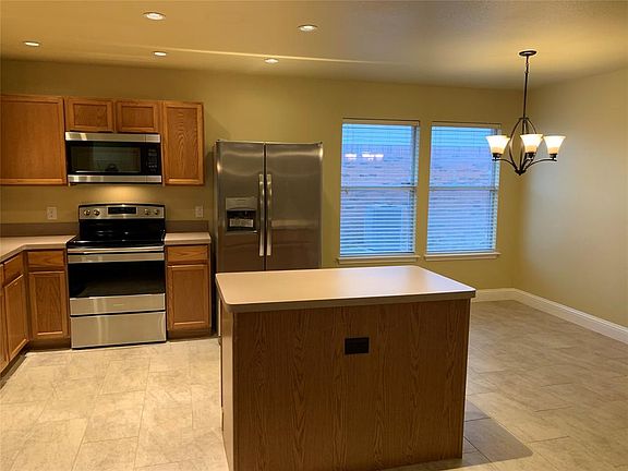 4th image of 603 Overton Dr