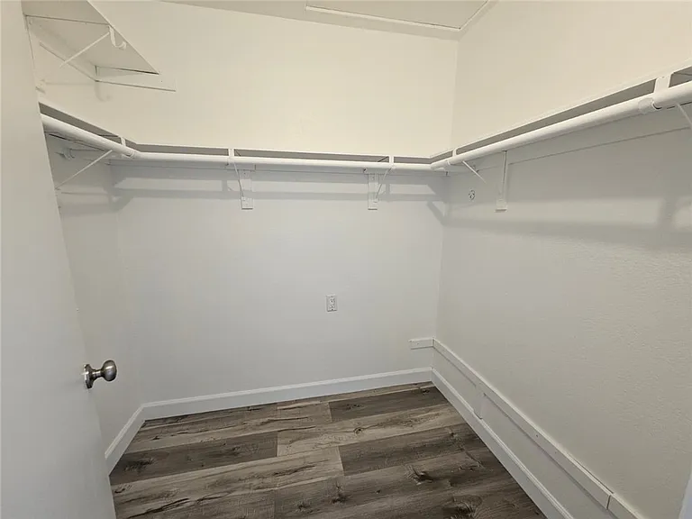517 S Hewes St #B — Photo 16