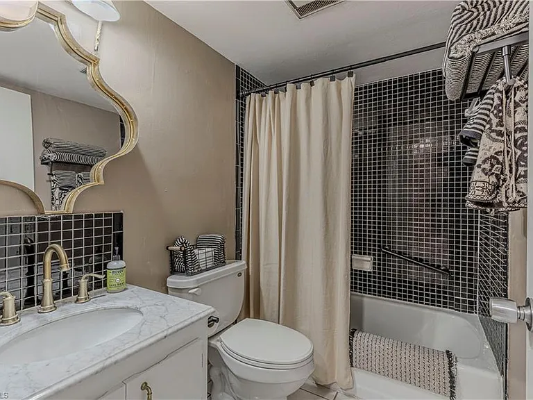 2244 Winkler Ave #108 — Photo 21