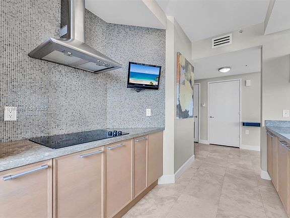 4th image of 16275 Collins Ave #1605
