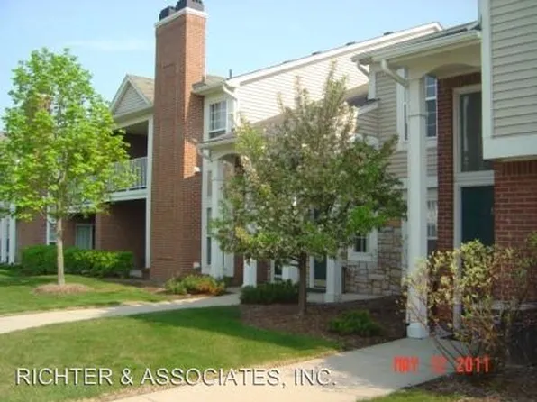 5789 Pine Aires Dr, Sterling Heights, MI 48314