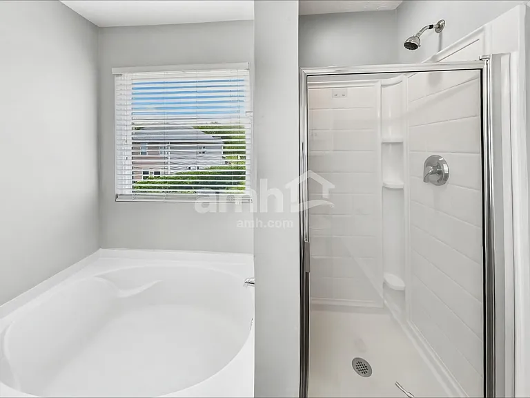 1316 Roxbury Ct — Photo 12