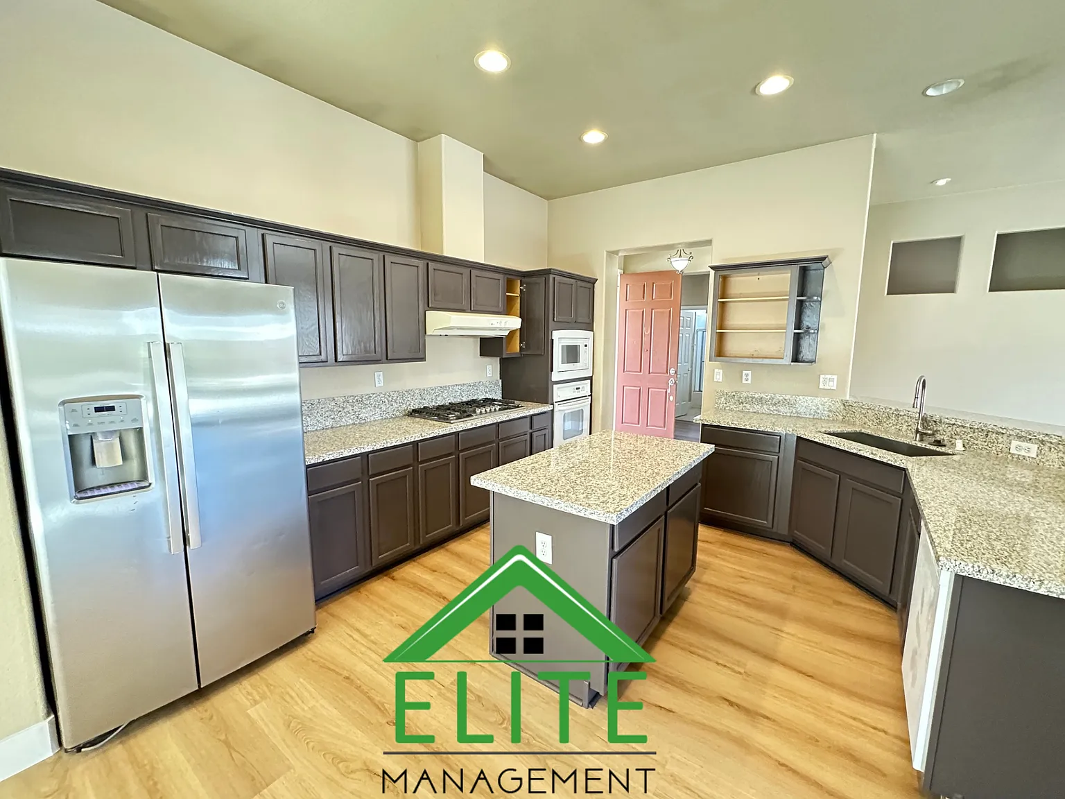 4 bed, 2060 sqft, $2,995 — Photo 4