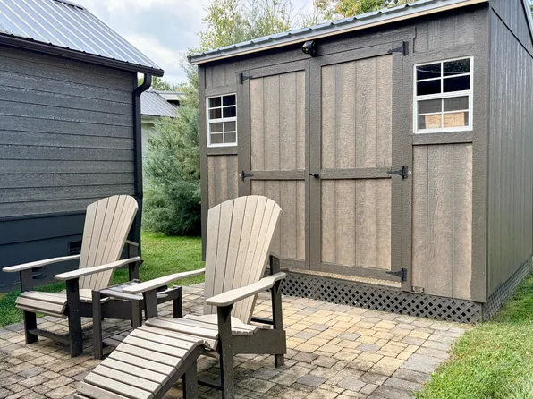 30 Two Swans Ln, Flat Rock, NC 28731