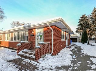 36 Fletcher Dr, Des Plaines, IL 60016