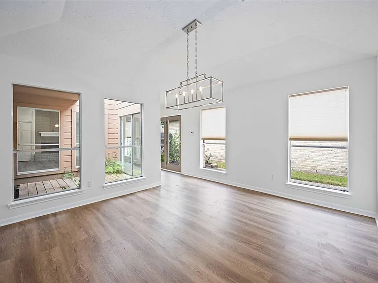 14143 Hillvale Dr — Photo 14