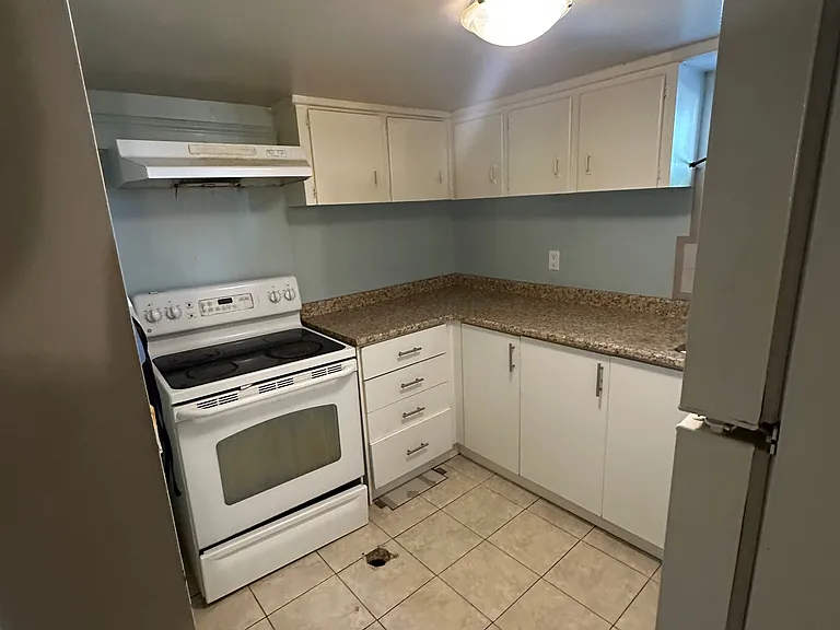186 Maurice Dr #BASEMENT — Photo 7