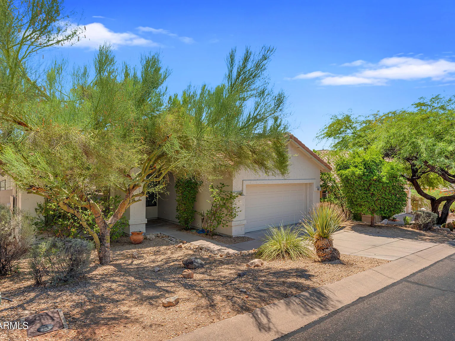 4 bed, 2.0 bath, 2018 sqft, $3,200 — Photo 3