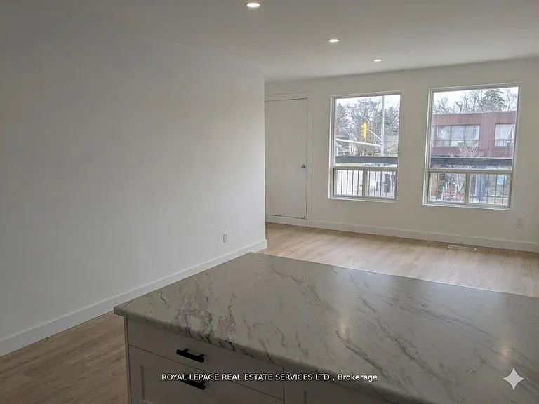 272 Lakeshore Rd E #UPPER — Photo 3