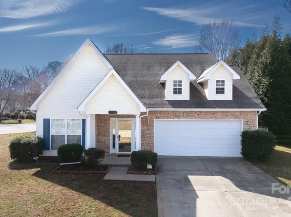 3352 Kingshire Way, Clover, SC 29710