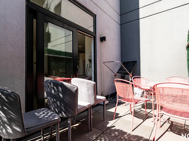 530 Midwood St #2J — Photo 12