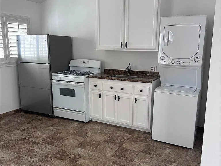 721 Avenue D #BACK — Photo 3