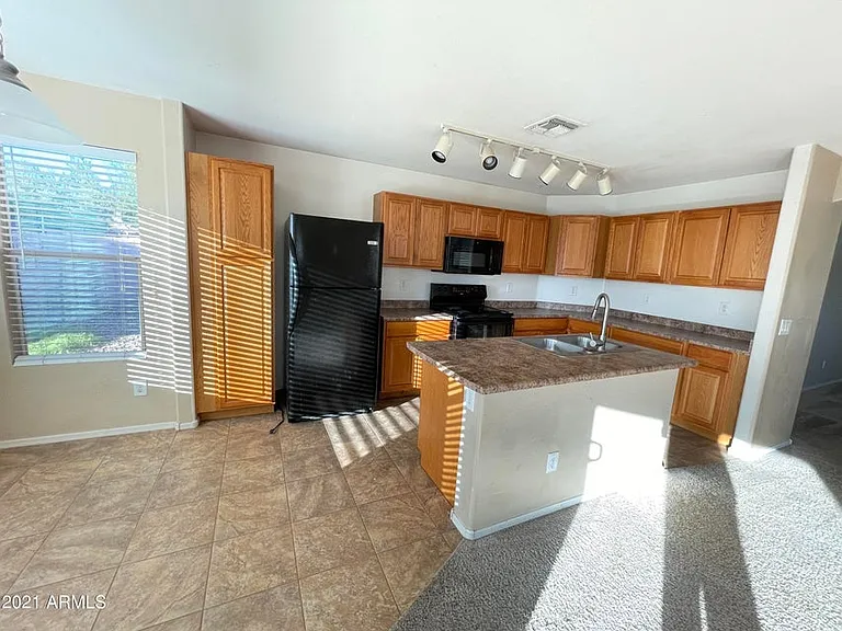 806 S 111th Dr — Photo 10