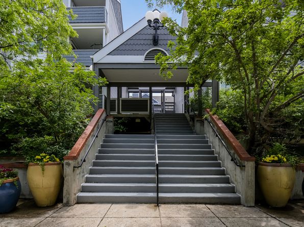 2201 Pearl St APT 319