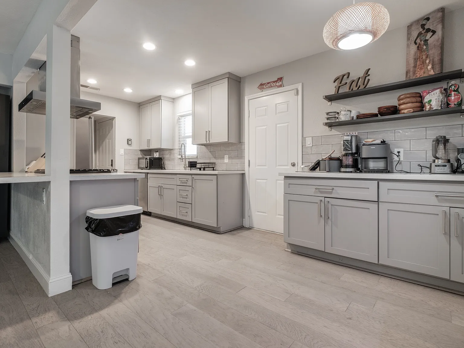 4 bed, 1750 sqft, $645 — Photo 2
