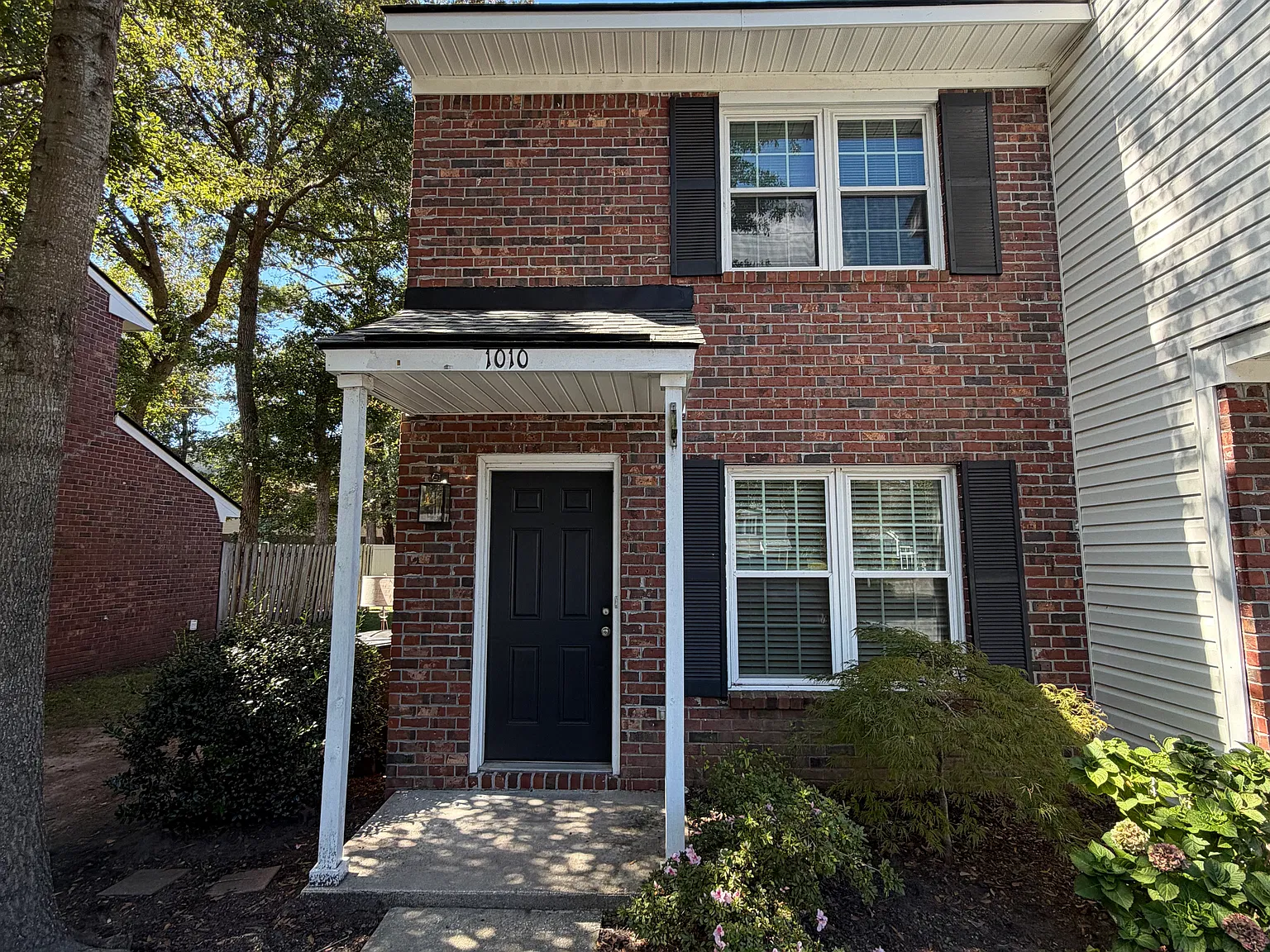 1010 Hunters Trce — Photo 1