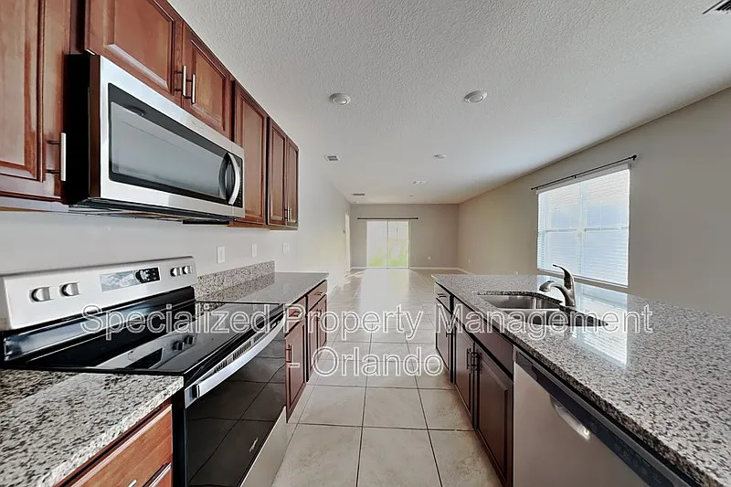 3 bed, 2.0 bath, 1666 sqft, $2,350 — Photo 3