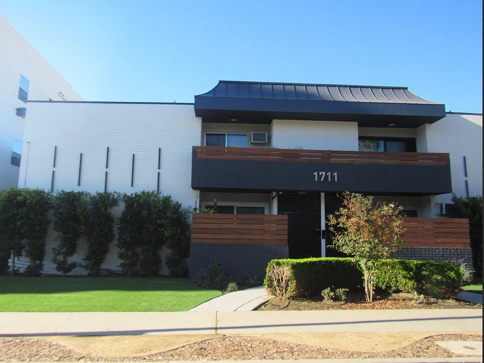 1711 Granville Ave.