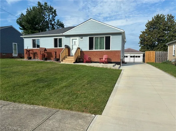 7270 Glenn Oval Dr, Parma, OH 44130
