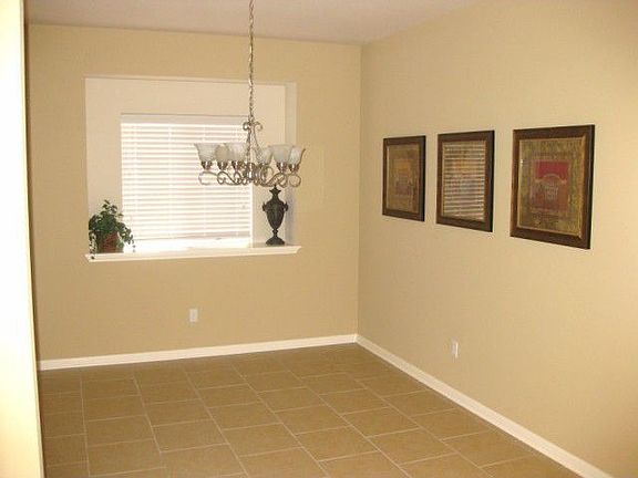 Photo of dining room of model of same plan