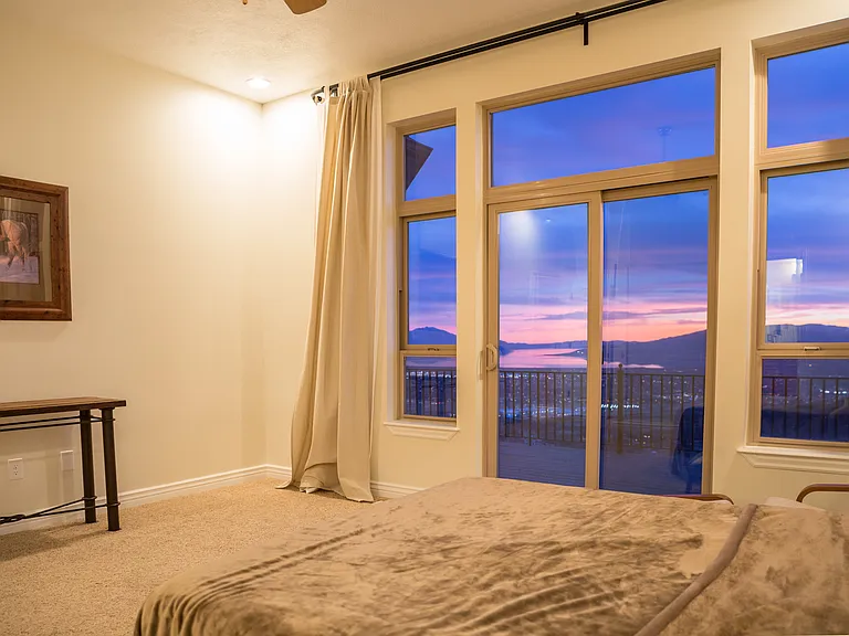 2032 E Eagle Crest Dr — Photo 13